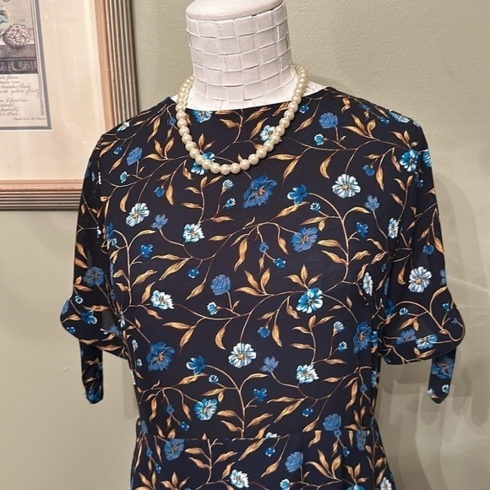 Floral short sleeve navy floral dress